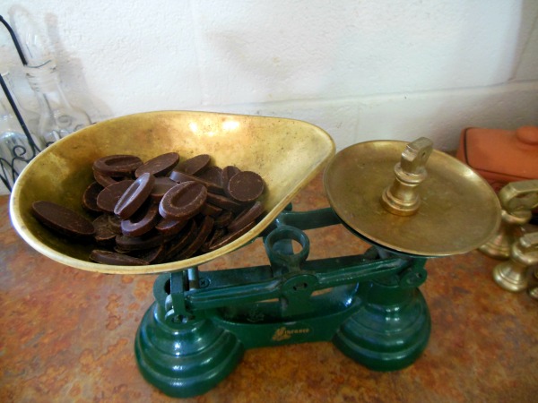 old fashioned scale