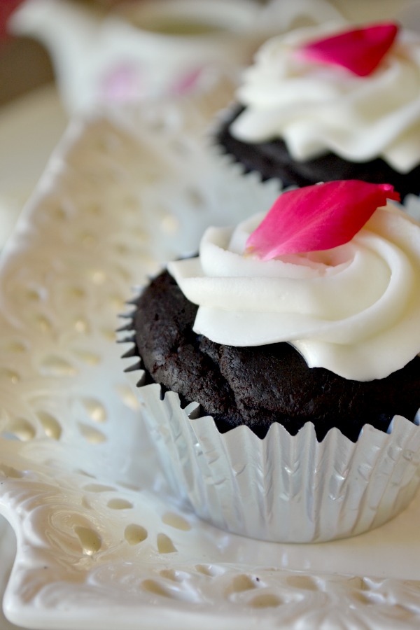 fudgy vegan beet cupcakes