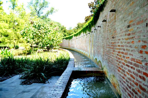 wall fountain